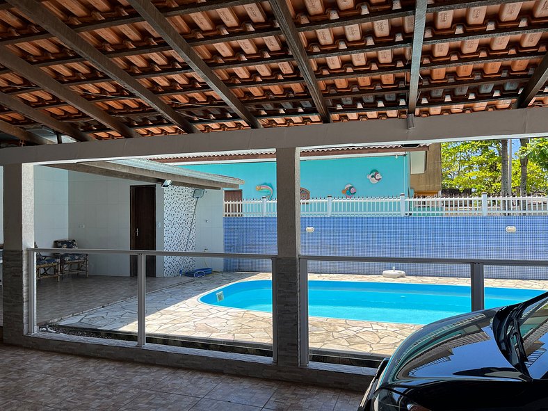 Casa perto do mar com piscina