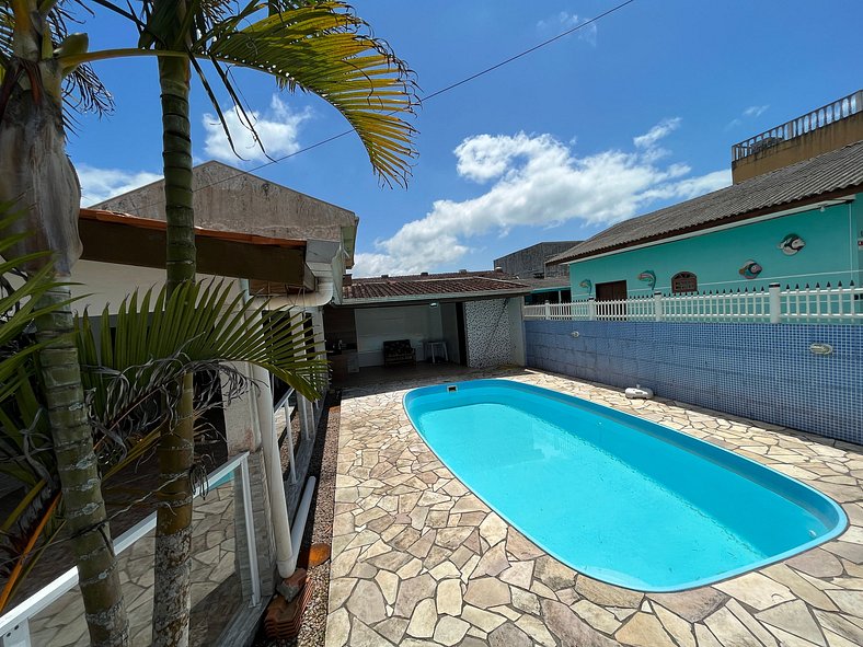 Casa perto do mar com piscina