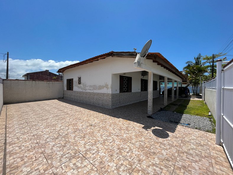 Casa perto do mar com piscina