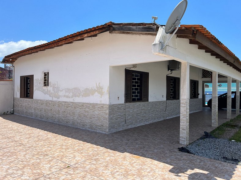 Casa perto do mar com piscina